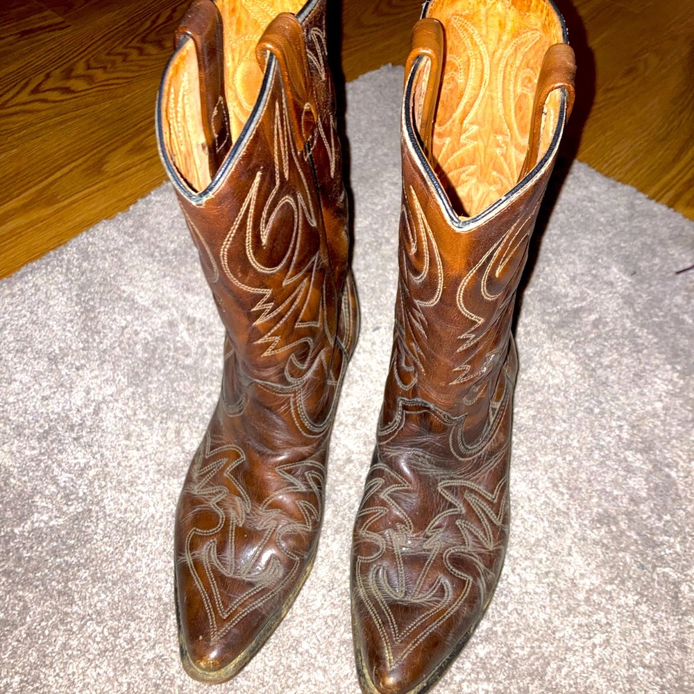 Ladies size 9 vintage cowboy boots!